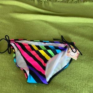 NWT Op side tie bottom